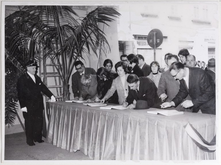 Gattatico-Reggio Emilia, 27-30 marzo 1970, Funerali di Alcide Cervi, firma del libro delle presenze